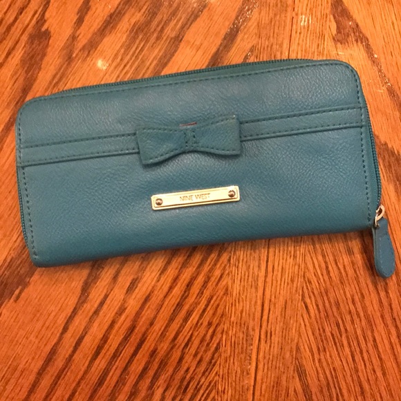 Nine West wallet Good used condition - Picture 2 of 8